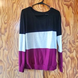 Medium long sleeve shirt. Scoop neck cutout.